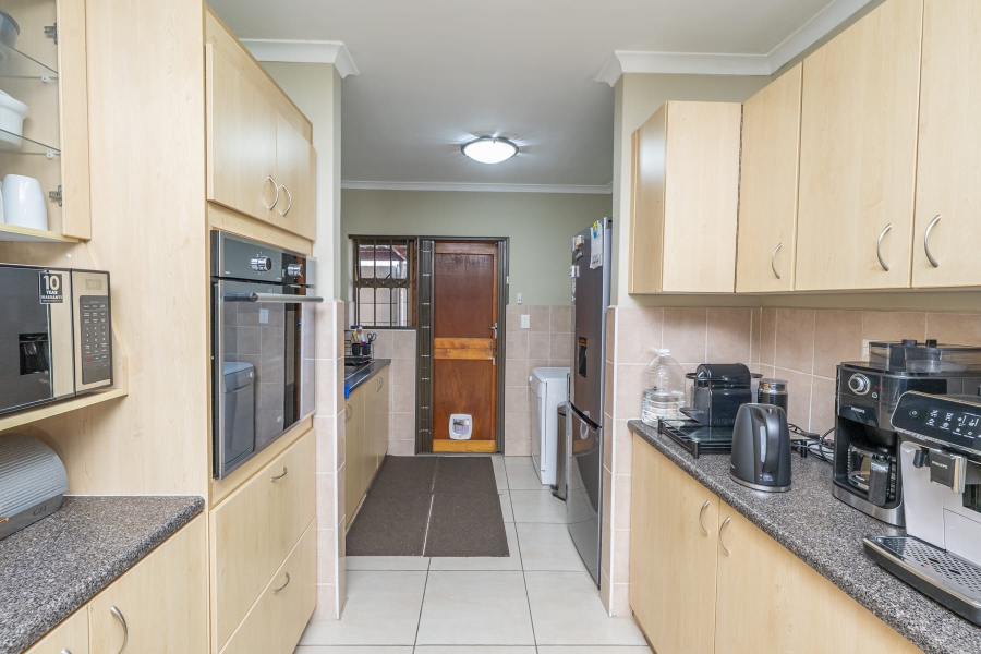5 Bedroom Property for Sale in De Oude Spruit Western Cape